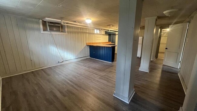 property at 2210 Park Pl