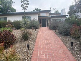 1319 Flanders Rd in La Cañada Flintridge, CA - Building Photo