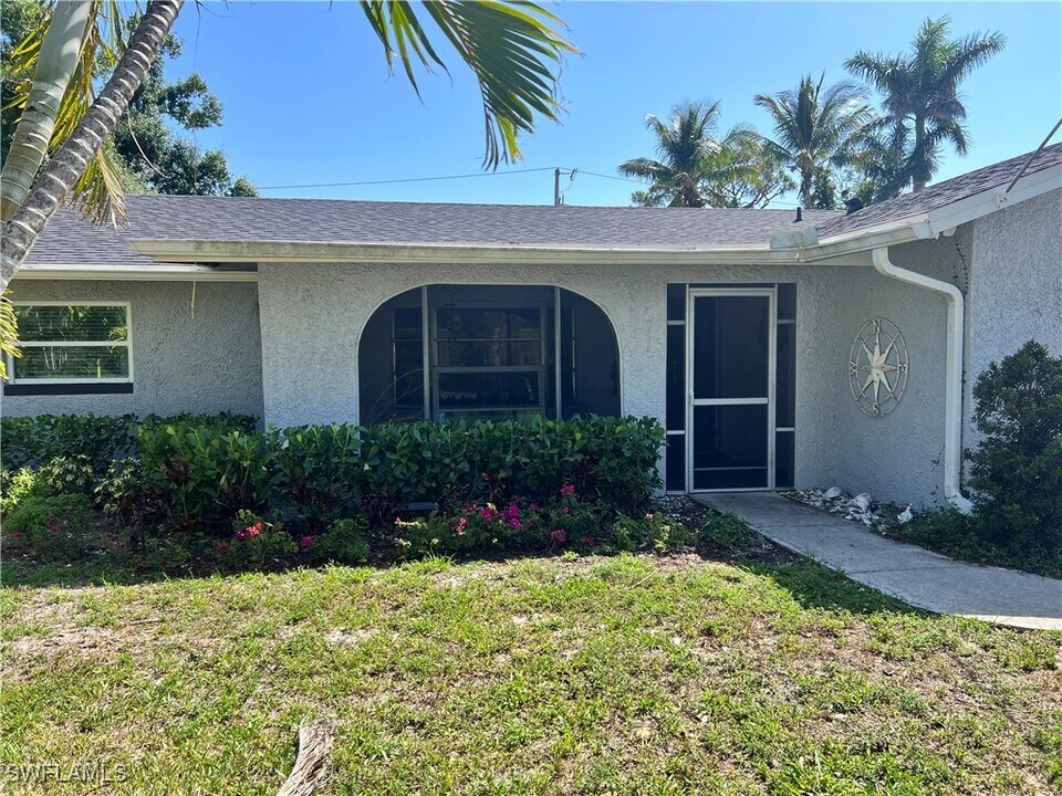 5419 Avenue E in Bokeelia, FL - Building Photo