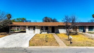 2461 Ralph Dr, Unit 428 in Eagle Pass, TX - Building Photo - Building Photo