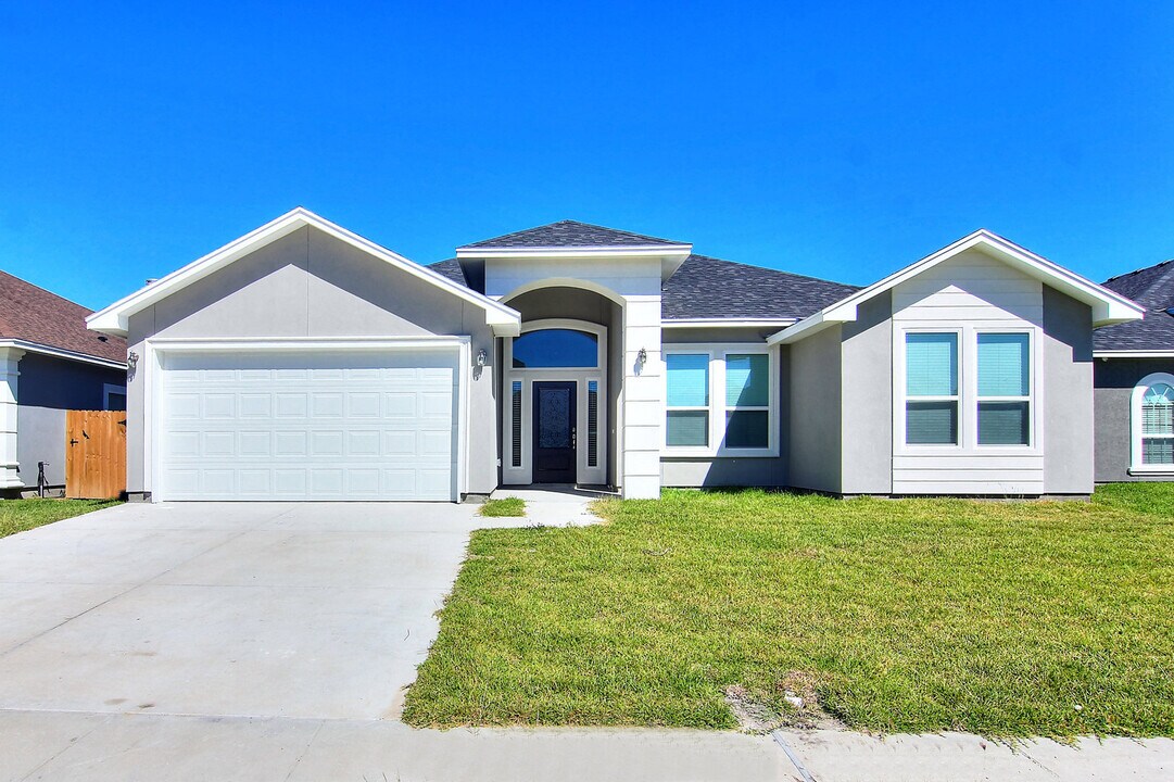 6034 Adrian Dr in Corpus Christi, TX - Building Photo