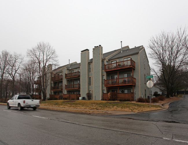 Deerwalk Condominium in Shawnee, KS - Building Photo - Building Photo