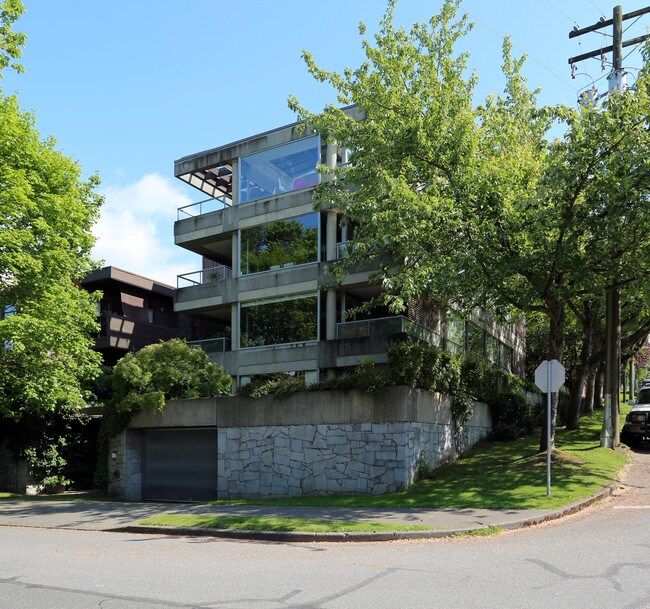 2498 Point Grey Rd in Vancouver, BC - Building Photo - Primary Photo