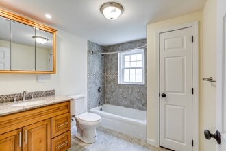 Dover Heights in Acton, MA - Foto de edificio - Building Photo