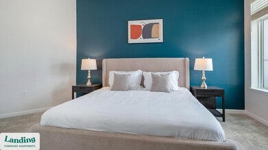 5256 International Dr, Unit 512 in Orlando, FL - Building Photo - Building Photo