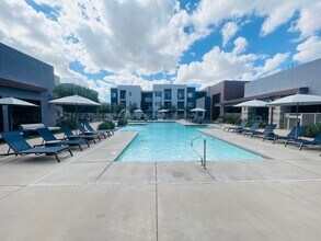 Grayson Place in Goodyear, AZ - Building Photo - Building Photo