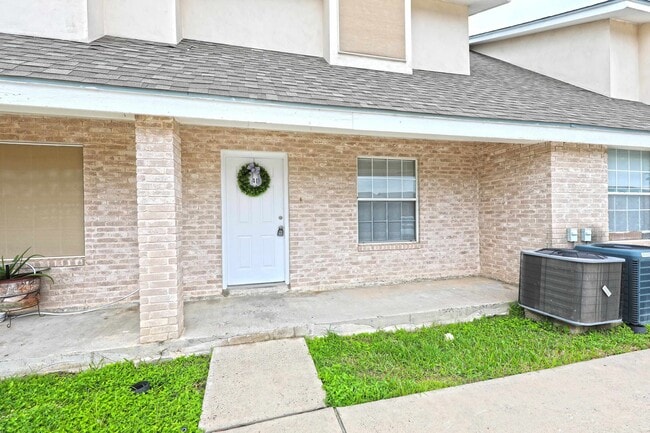 8911 McPherson Rd in Laredo, TX - Building Photo - Building Photo