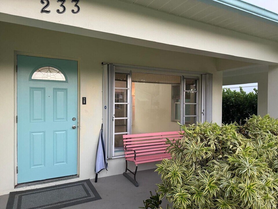 233 E 24th St in West Palm Beach, FL - Building Photo
