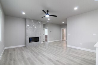 716 N Rd 42 in Pasco, WA - Foto de edificio - Building Photo