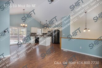 9755 10 Mile Rd NE in Rockford, MI - Building Photo - Building Photo