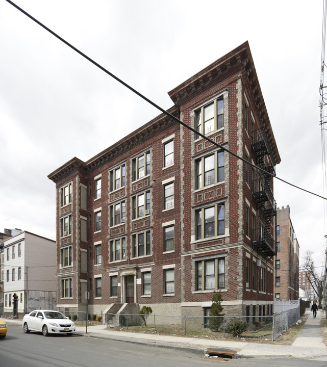 29 E Fourth St in Mount Vernon, NY - Building Photo