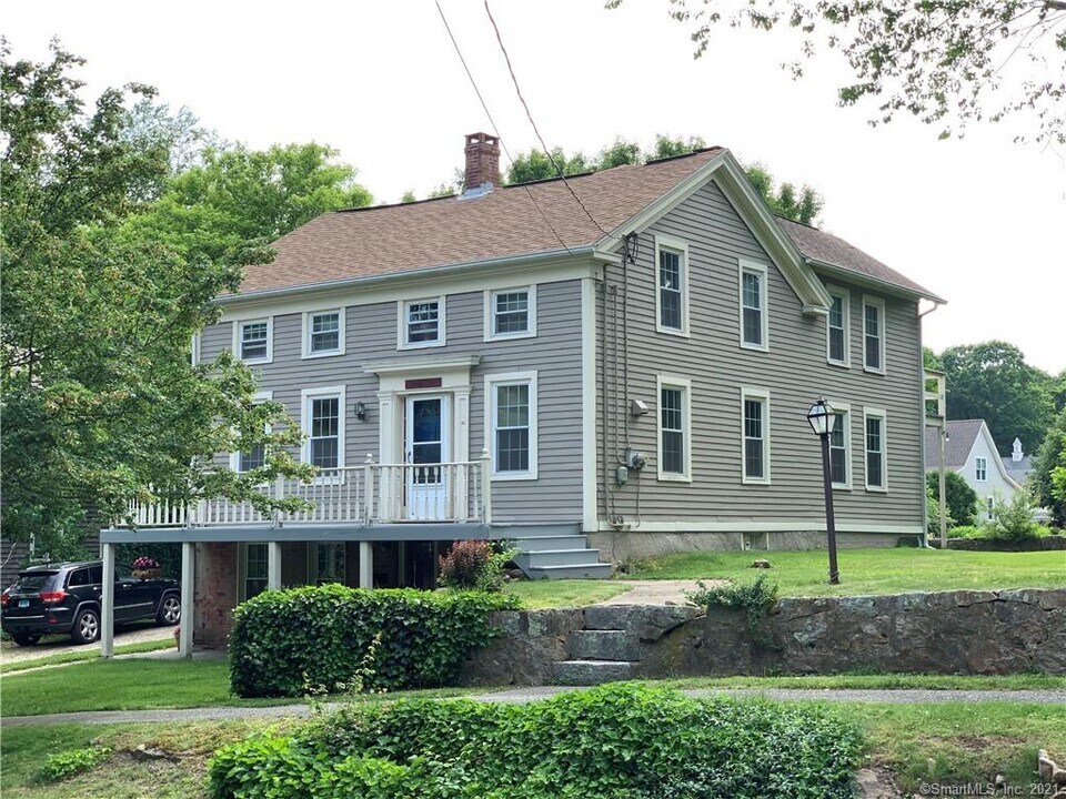 22 W Mystic Ave-Unit -1 in Groton, CT - Building Photo