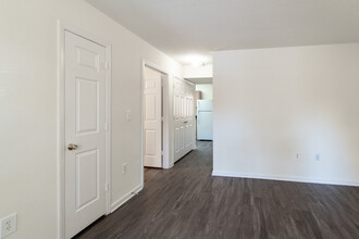 Pendleton Townhomes in Durham, NC - Building Photo - Interior Photo