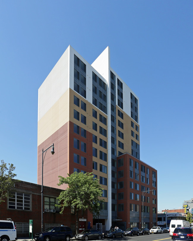 3702 Union St in Flushing, NY - Building Photo - Building Photo