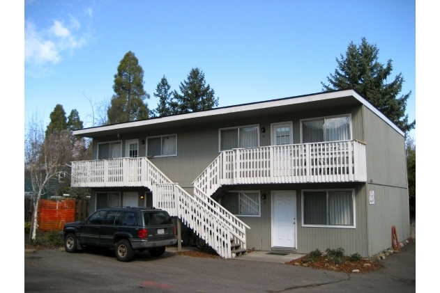 Bridge & Lee Apartments in Ashland, OR - Building Photo - Building Photo