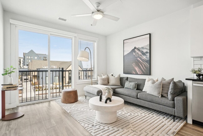 NOVEL Daybreak by Crescent Communities in South Jordan, UT - Foto de edificio - Building Photo