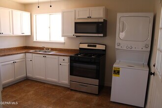 5656 Sun Valley Dr in El Paso, TX - Building Photo - Building Photo