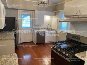1462 Walker Ave NW in Grand Rapids, MI - Building Photo - Building Photo