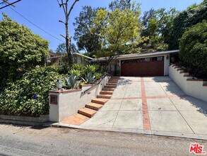 7756 Torreyson Dr in Los Angeles, CA - Building Photo - Building Photo