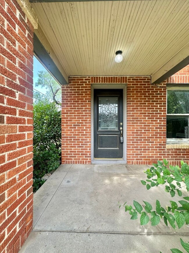 property at 302 S Van Buren St