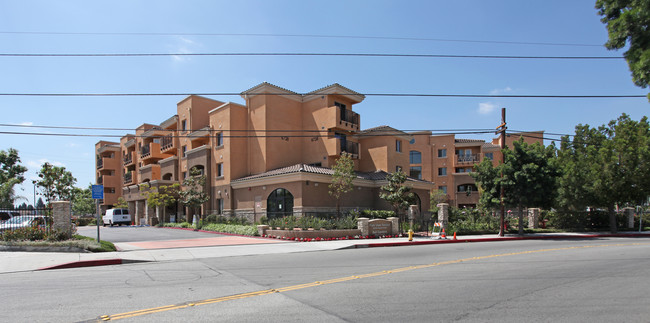 Park View Terrace (55+ Senior Community) in Bell Gardens, CA - Foto de edificio - Building Photo