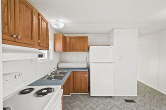 1710 S Walnut St in Hartford City, IN - Foto de edificio - Building Photo