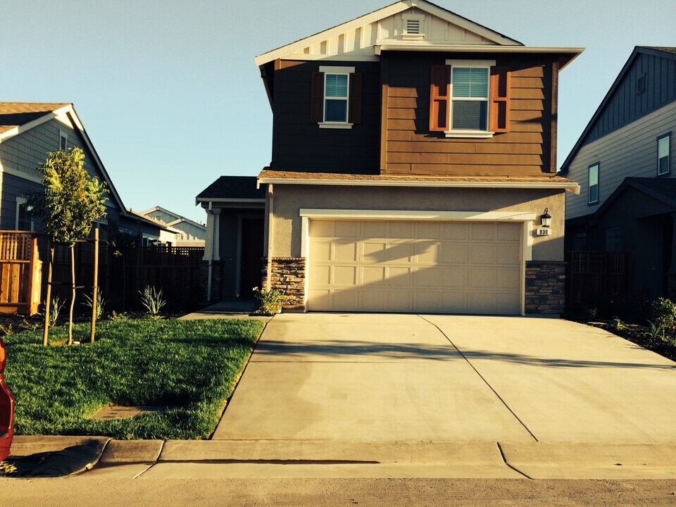 830 San Bernardo Ln in Morgan Hill, CA - Building Photo
