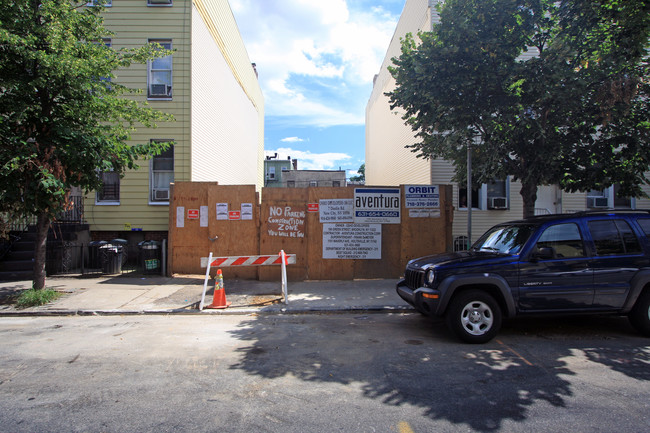 186 Green St in Brooklyn, NY - Building Photo - Building Photo