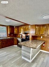1012 W Willow St in Coal Township, PA - Foto de edificio - Building Photo