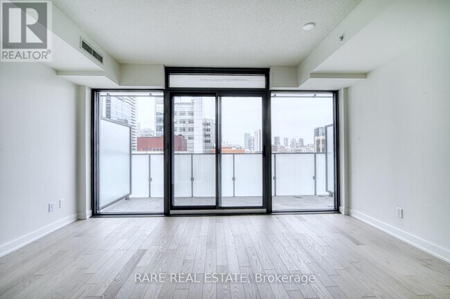 25 Richmond St E in Toronto, ON - Building Photo - Building Photo