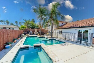 330 Plaza De Benito Juarez in Vista, CA - Building Photo - Building Photo