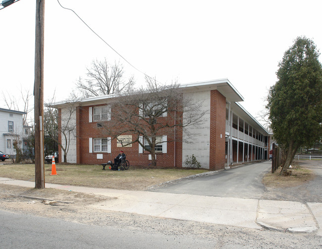 Carousel East in East Hartford, CT - Building Photo - Building Photo