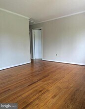 8608 Linton Hall Rd in Linton Hall, VA - Building Photo - Building Photo