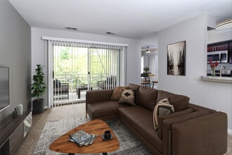 Yorkshire Apartments in Silver Spring, MD - Foto de edificio - Building Photo