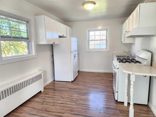 184 Priscilla Ave in Flanders, NY - Building Photo - Building Photo