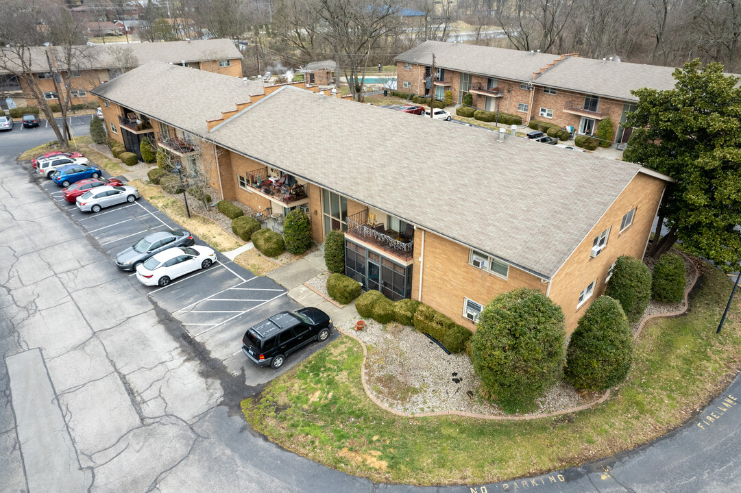 Woodcreek Condominiums in Louisville, KY - Building Photo