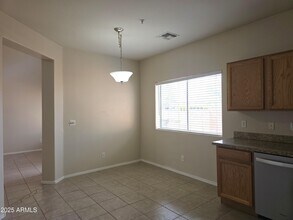 8940 W Olive Ave in Peoria, AZ - Building Photo - Building Photo