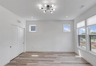 16507 Honey Locust Dr in Chesterfield, MO - Building Photo - Building Photo