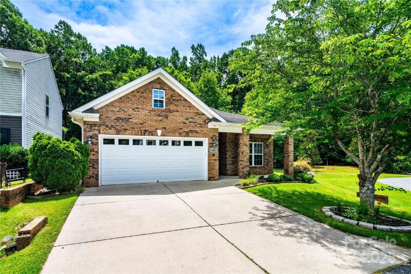 141 Aberdeen Dr in Troutman, NC - Building Photo