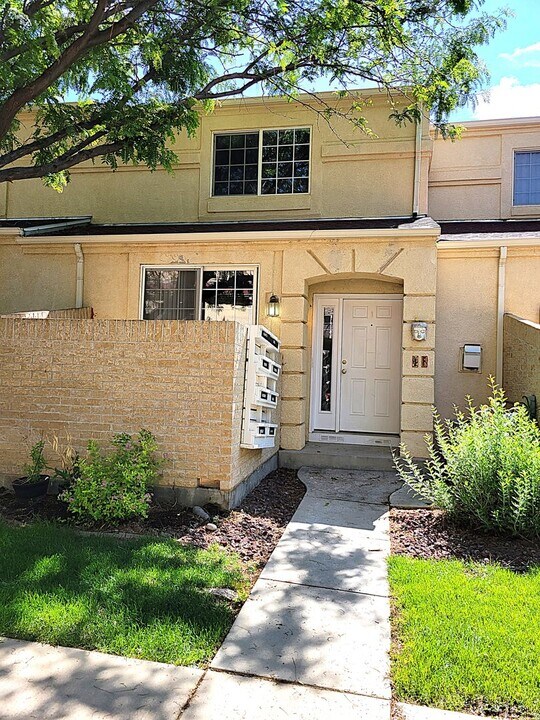4143 Outlook Blvd in Pueblo, CO - Building Photo