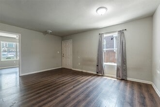 2801 Virginia St in Baytown, TX - Building Photo - Building Photo