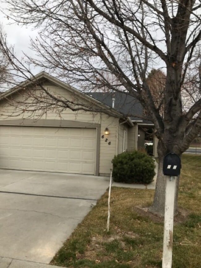 626 Windemere Cir
