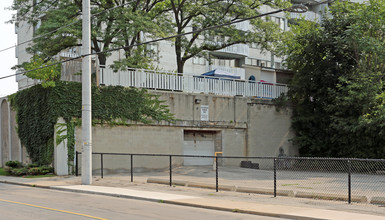 Fontainebleau Apartments in Hamilton, ON - Building Photo - Building Photo