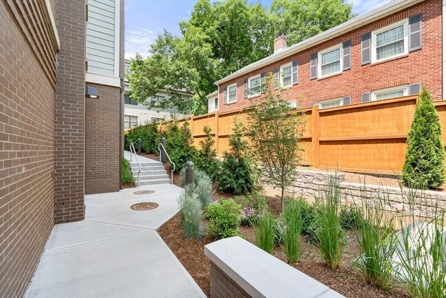 142 Babcock St, Unit 2