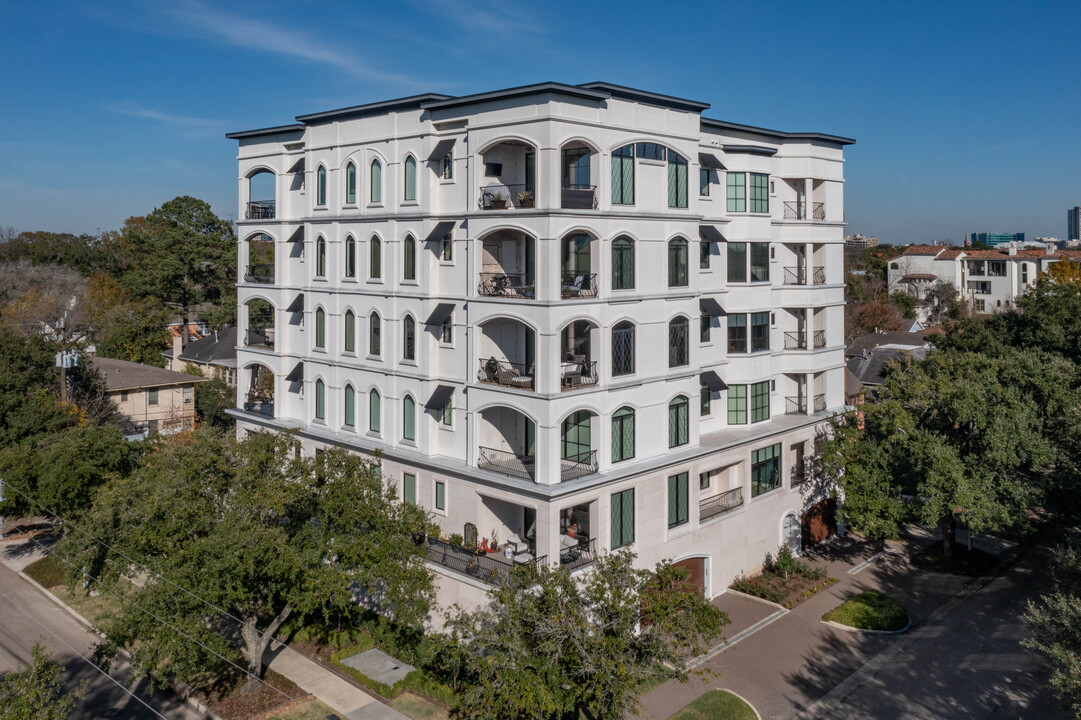 Chateau Ten in Houston, TX - Building Photo