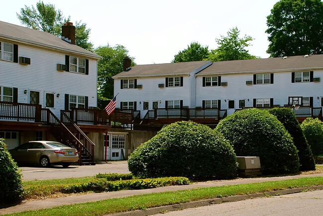 Charles Drive Apartments in Manchester, CT - Foto de edificio - Building Photo