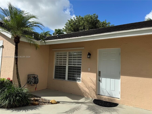 9893 NW 51st Ln in Doral, FL - Building Photo - Building Photo