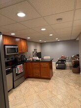 18516 Rolling Acres Way in Olney, MD - Foto de edificio - Building Photo