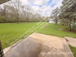 5167 Seaton Hall Dr in Machesney Park, IL - Building Photo - Building Photo
