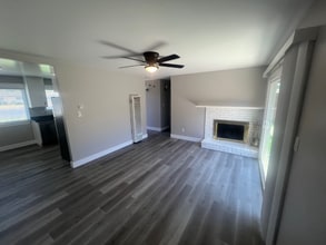 803 El Portal Ave in Manteca, CA - Building Photo - Building Photo